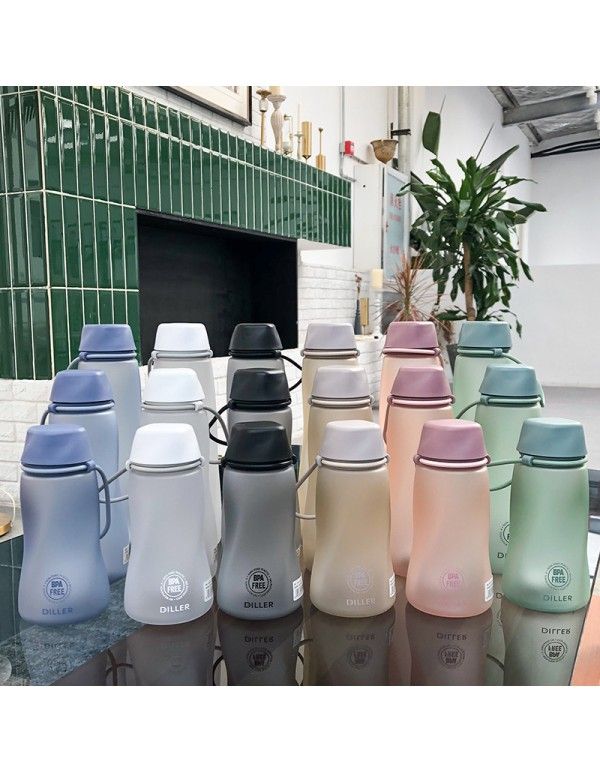 Creative Harajuku twist frosted plastic cup outdoor portable large capacity sports cup sealed leak proof cup 